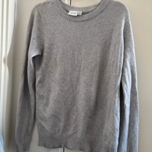 Stickad tröja - Stickad tröja från Vila💗 Endast använd 1 gång