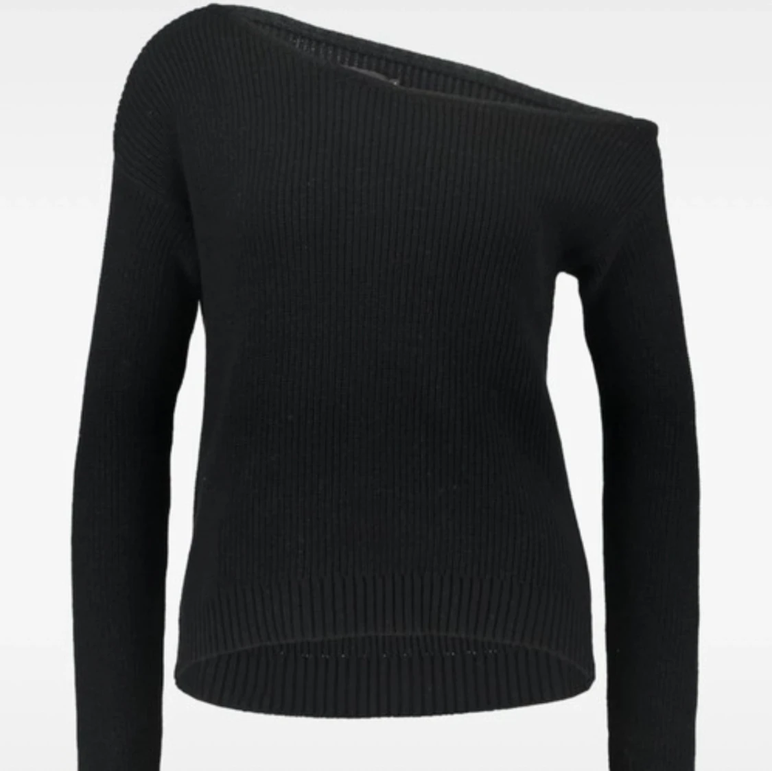 Svart stickad offshoulder-tröja