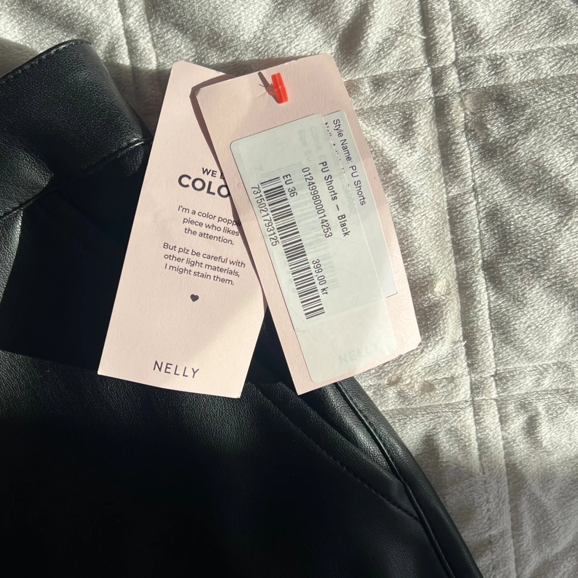 Svarta PU-shorts från Nelly - 1