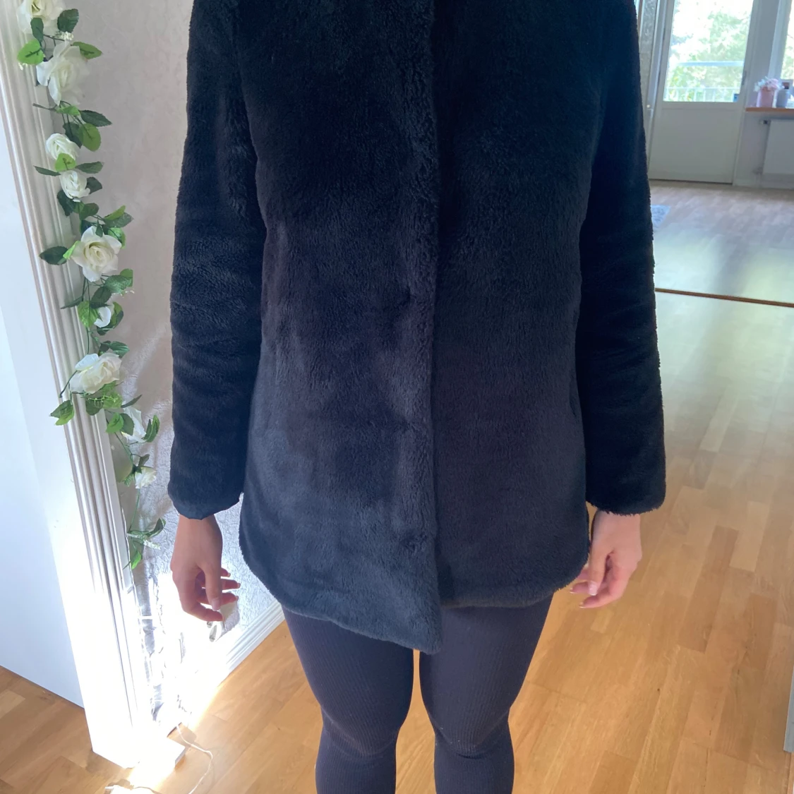 Svart pälsjacka i fuskpäls st.S - 4