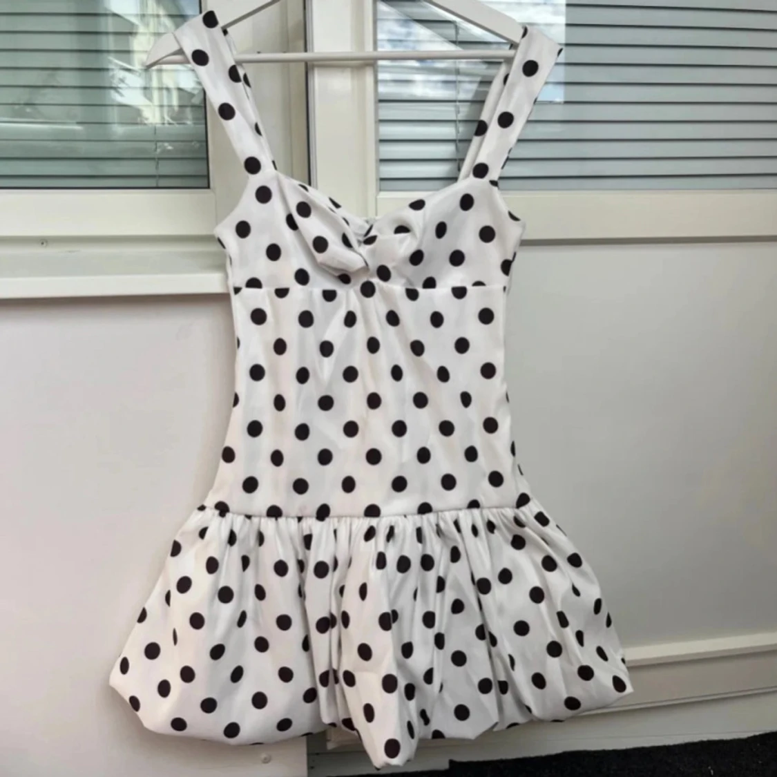 Vit prickig klänning från Zara - 2