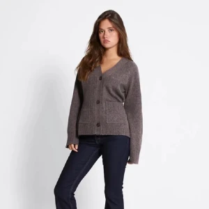 Lager 157 kofta  - Ja säljer denna bruna snygga koftan från lager 157 som är helt slutsåld. Koftan är helt ny med lappen kvar🌟