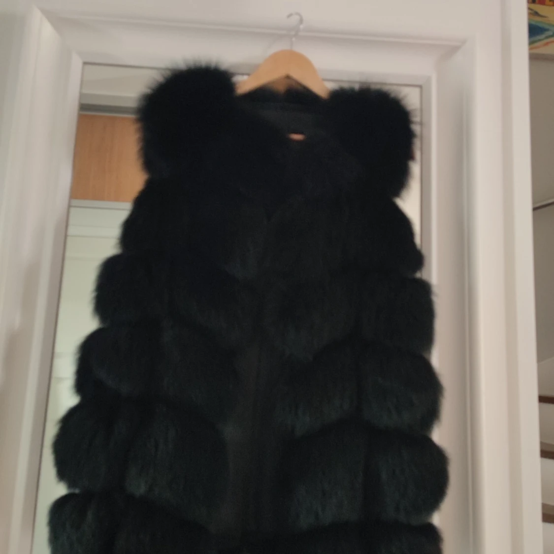 Svart fluffig pälsväst - 3