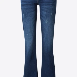 Blå bootcut jeans från Ltb  - Snygga blå jeans från Ltb med klassisk bootcut-passform och låg midja. Jeansen har lätt slitna detaljer framtill och fem fickor . Materialet är robust denim som ger en cool och tidlös look. W26 L34