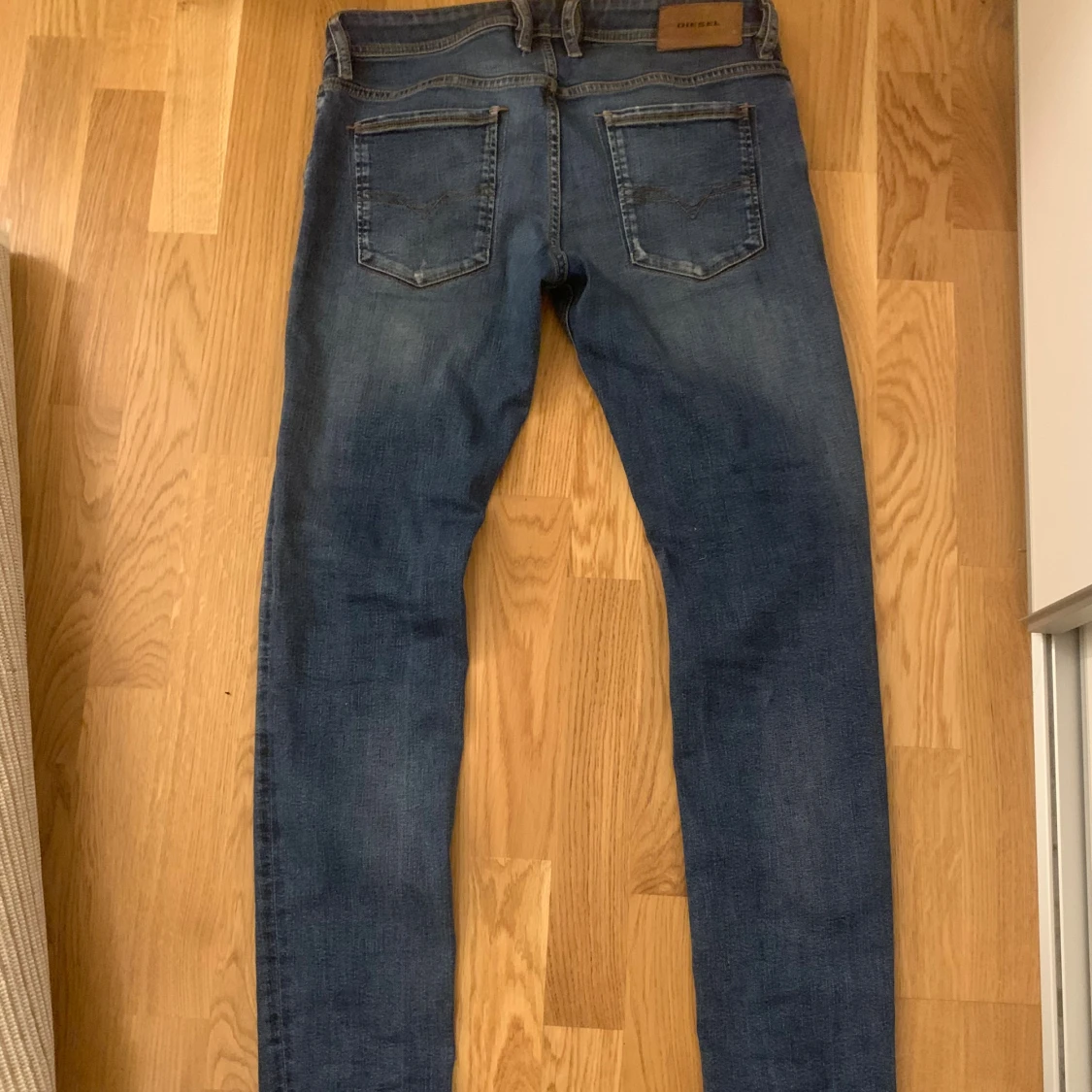 Blå slim-skinny jeans från Diesel - 2