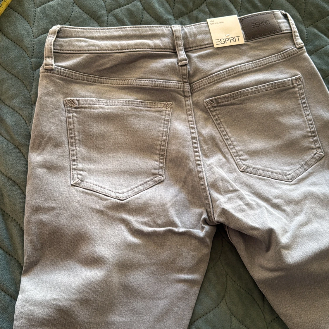 Grå skinny jeans från Esprit - 3