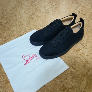 Christian Louboutin svart - Helt nya svarta loubes storlek 45/46 1t1. Skickas samma dag.