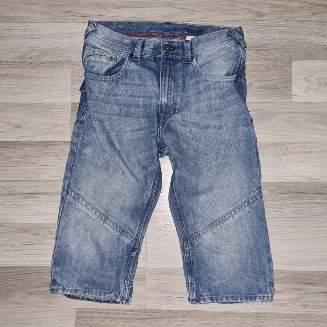 Blå jeansshorts med fickor