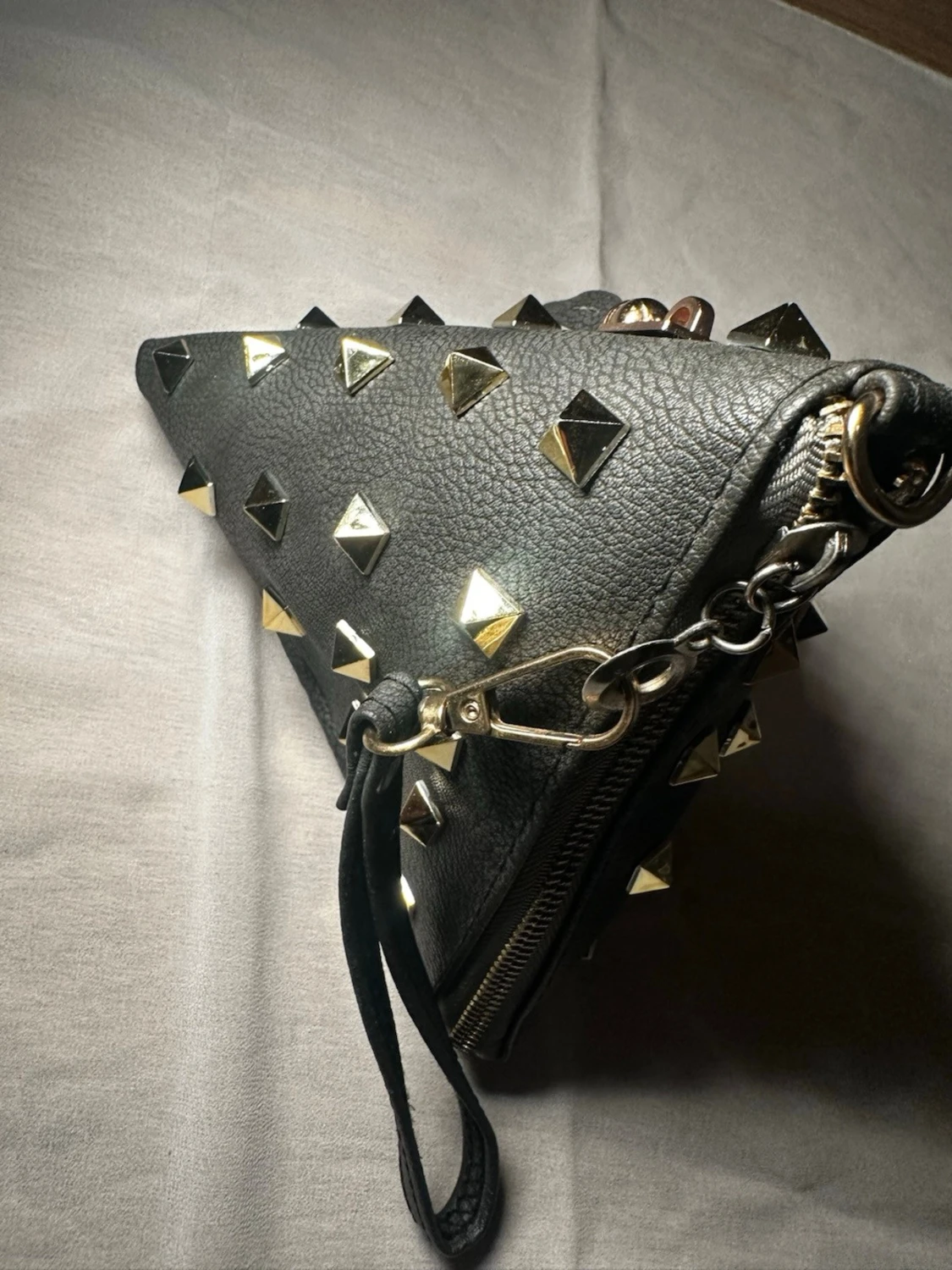 Grå kuvertväska med nitar - 1