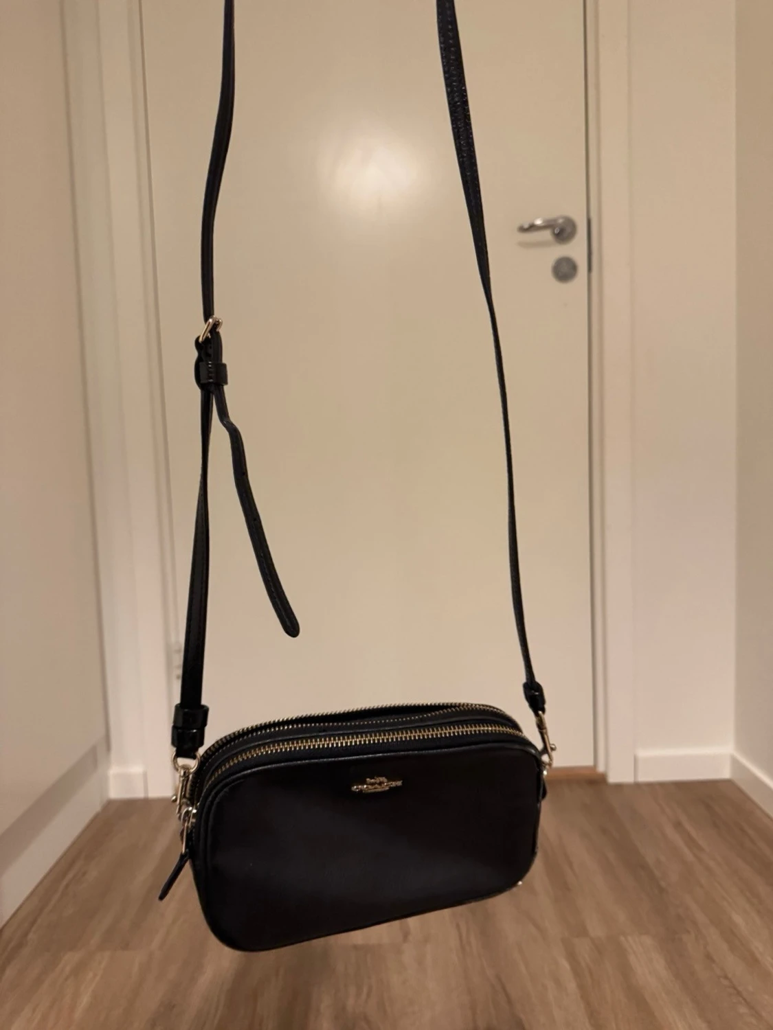 Svart axelväska från Coach i skinn - 3