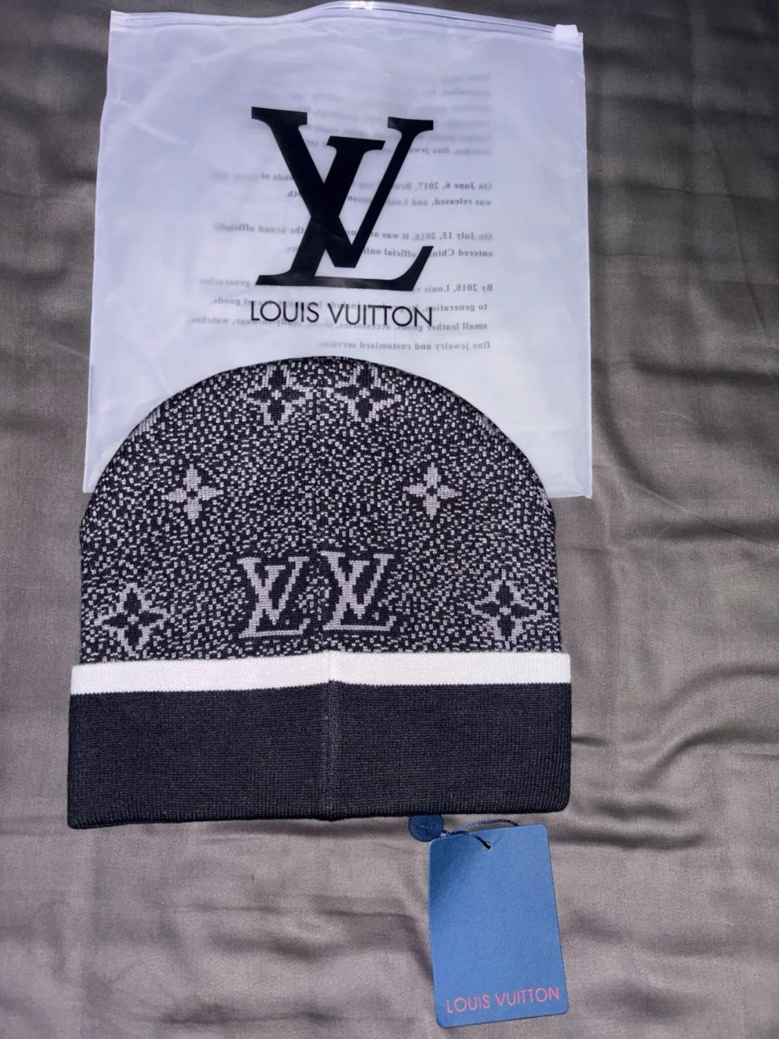 Svart stickad mössa - 1