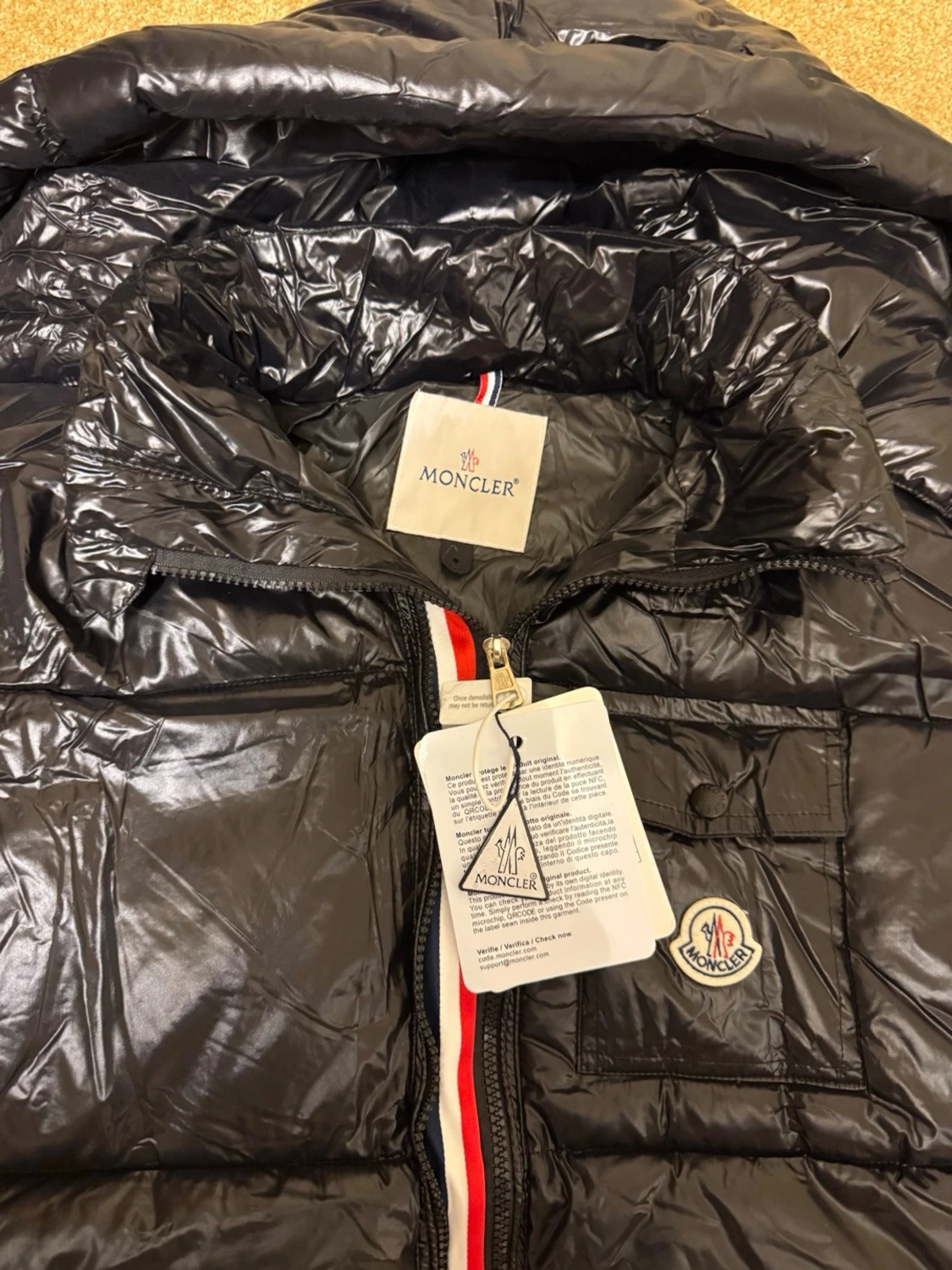 Svart pufferjacka från Moncler - 1