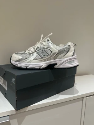 New balance 530 - Använda en gång, så i nyskick inga defekter alls. Storlek 39 