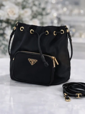 Bucket väska - Bucket väska i nylon. Används. 