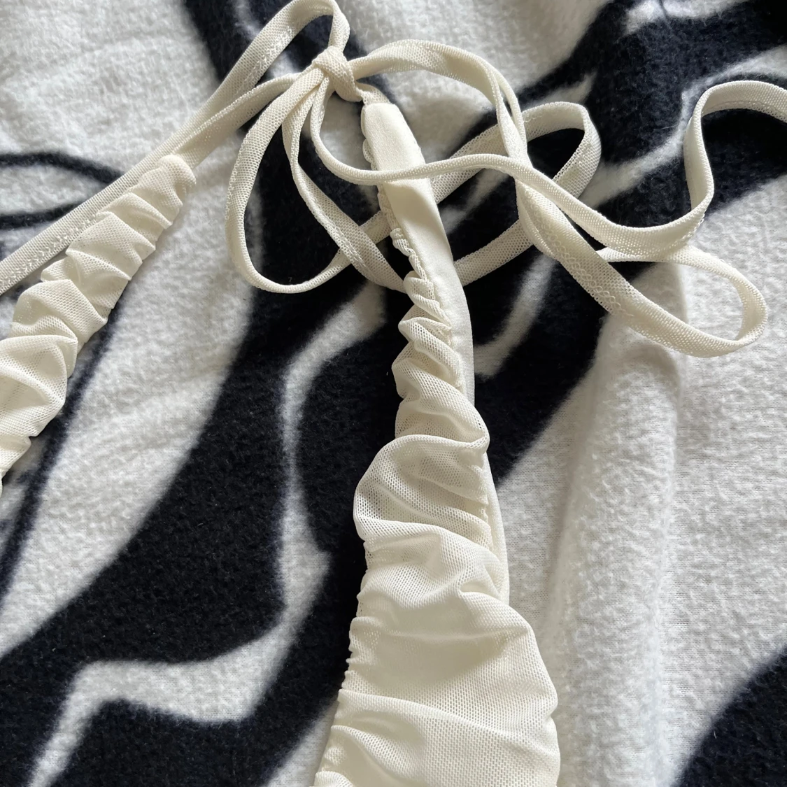 Vit body med öppen rygg  - 3