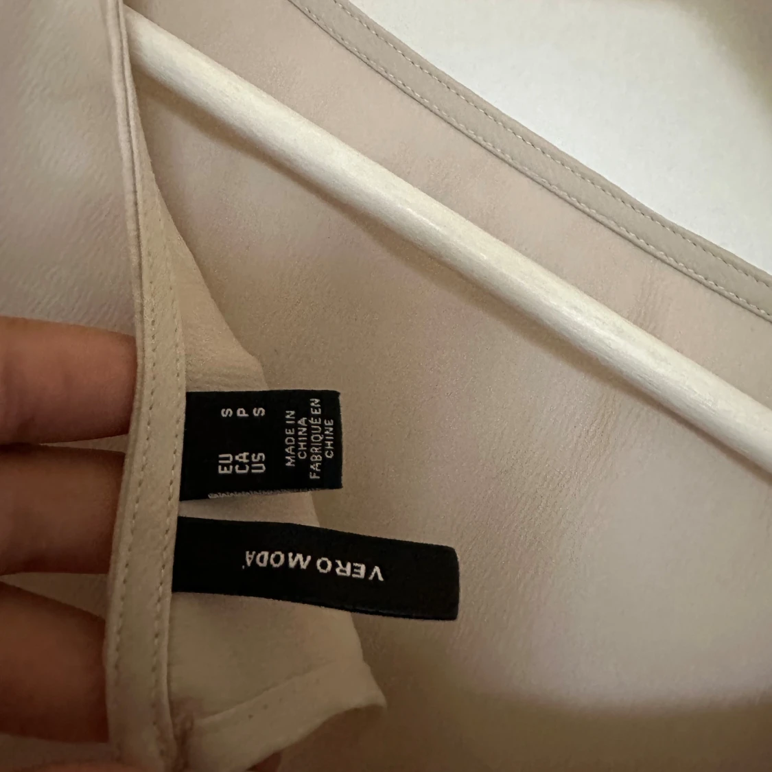 Beige omlottopp från Vero Moda - 2