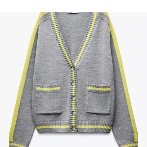 Grå kofta med gula ränder - SÖKER DENNA I S ELLER M. KAN BETALA BRA