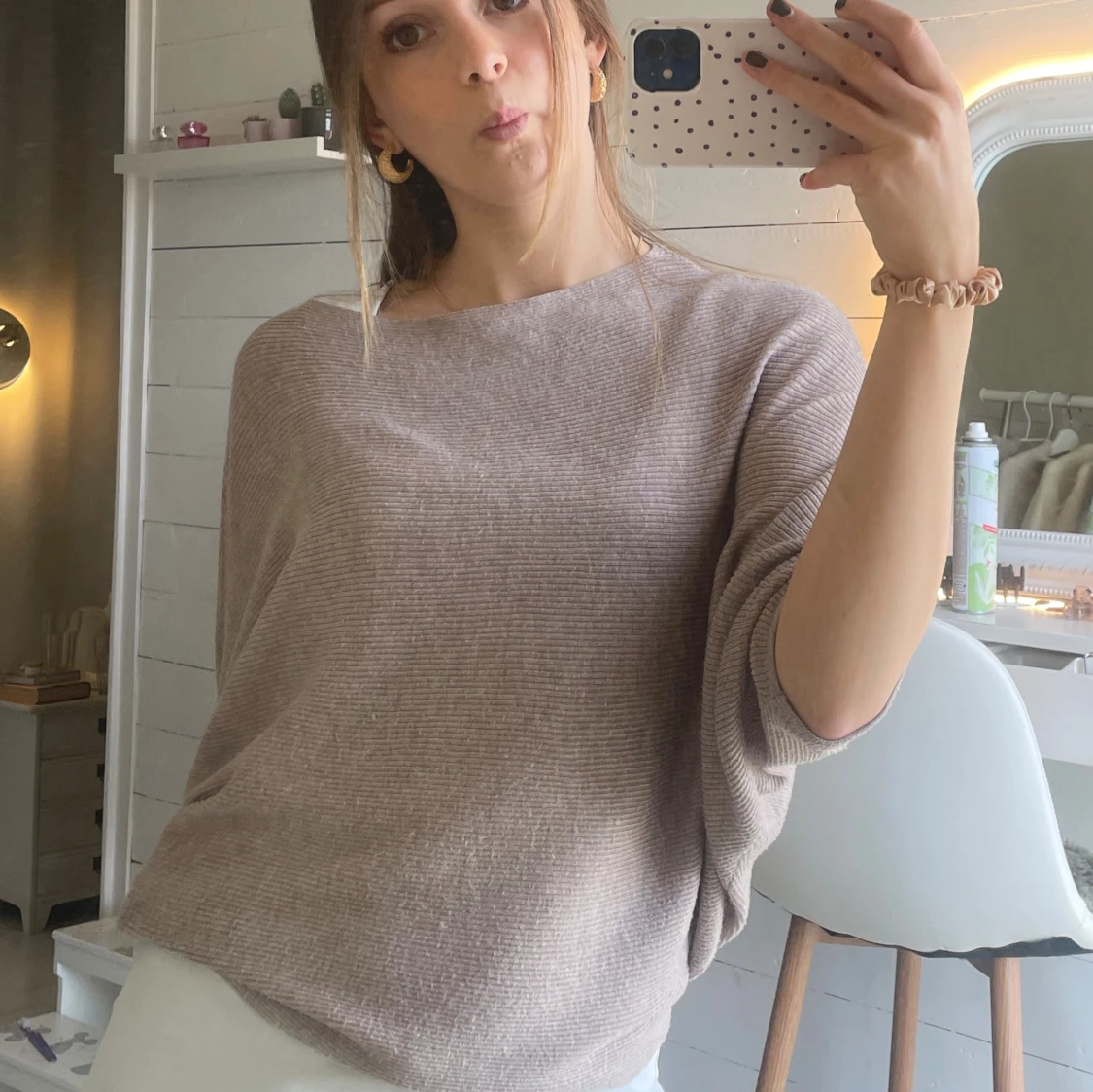 Beige ribbad stickad tröja - 1