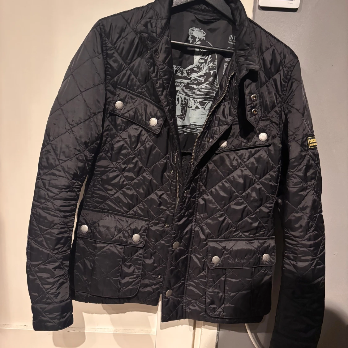 Svart quiltad jacka från Barbour - 1