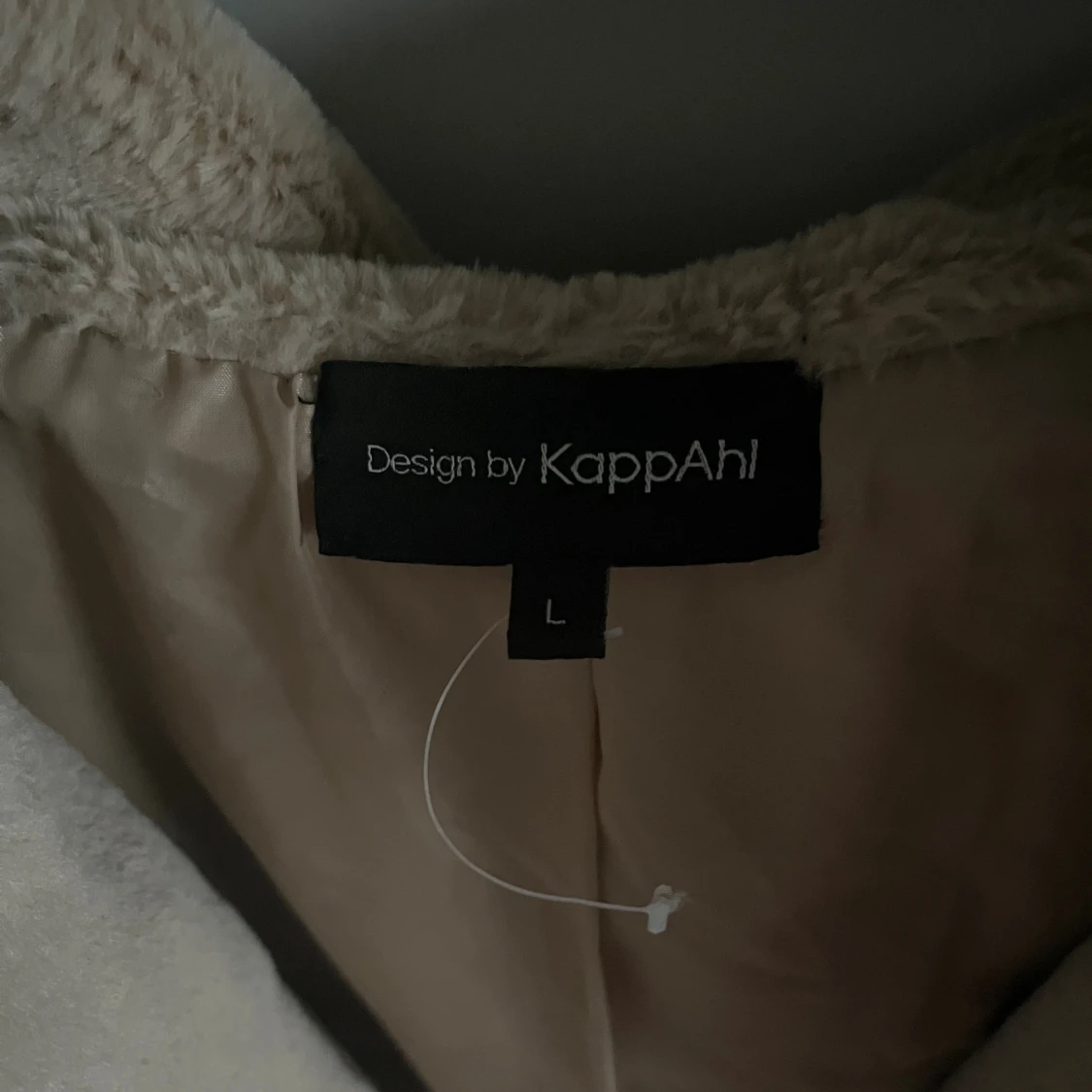 Beige teddyjacka med huva från KappAhl - 1