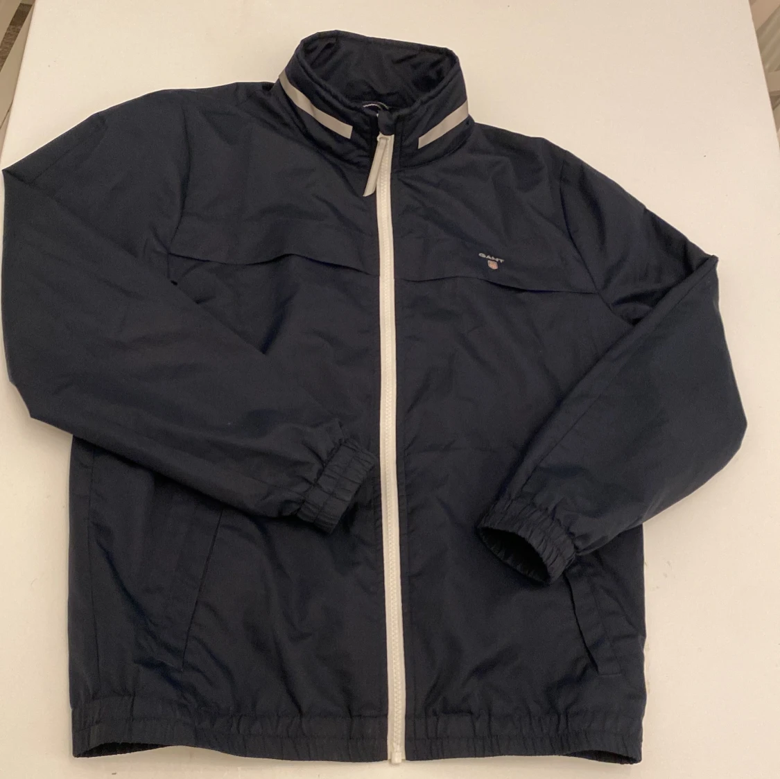 Mörkblå vindjacka från Gant