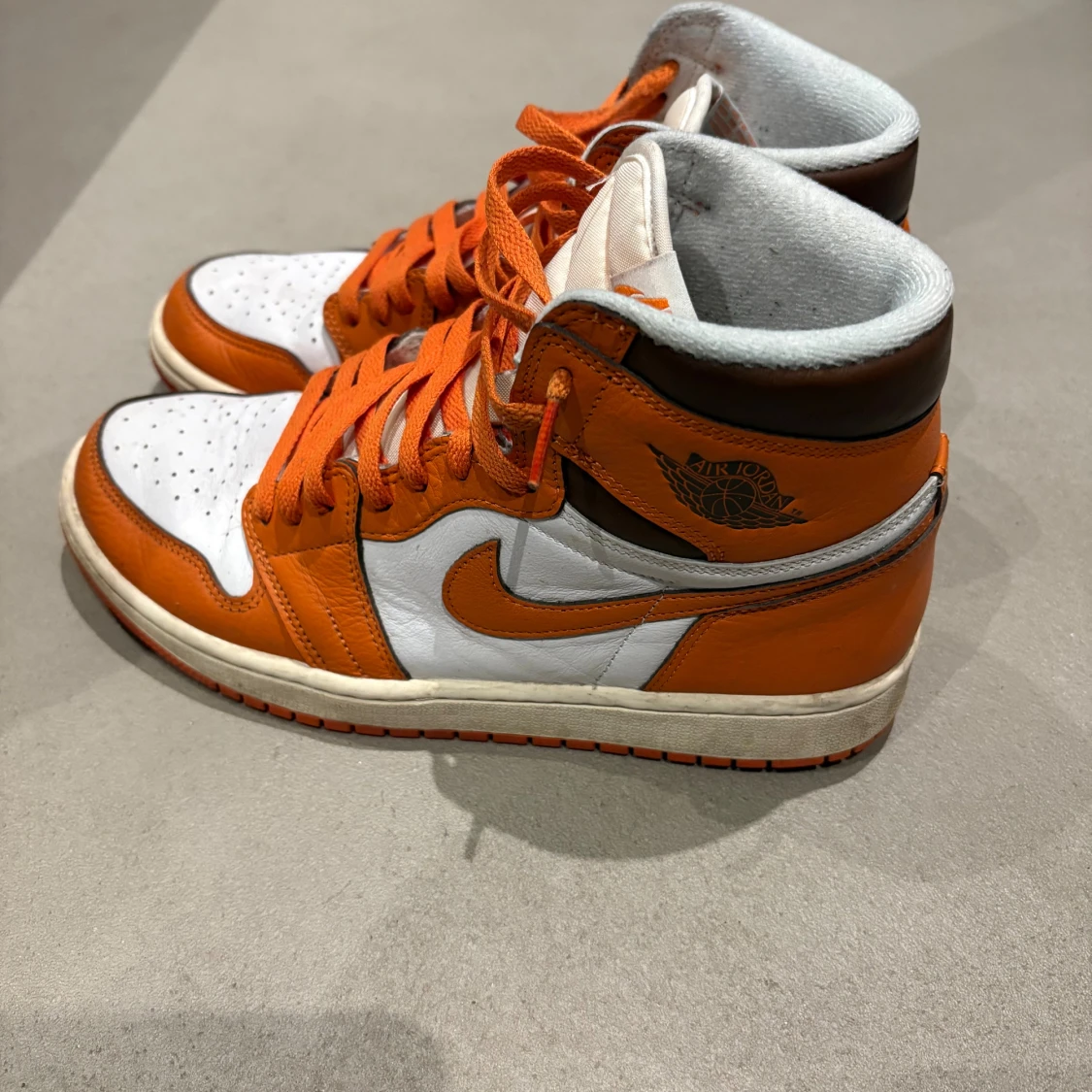 Nike Air Jordan 1 orange och vita - 1