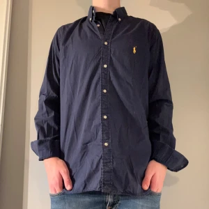 Ralph Lauren Skjorta  - Ralph Lauren Skjorta| Storlek: S| Modellen är 177 cm| Skick: 9/10| Pris: 349| Priset går alltid att diskutera!|