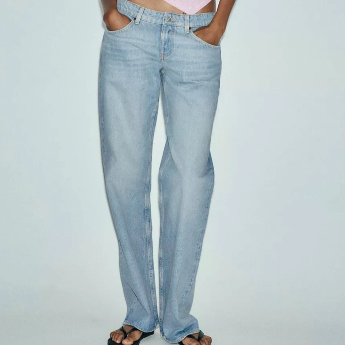 Slutsålda vida jeans