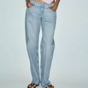 Slutsålda vida jeans - Helt slutsålda på hemsidan!! Skulle säga att de är mer som 34/xs