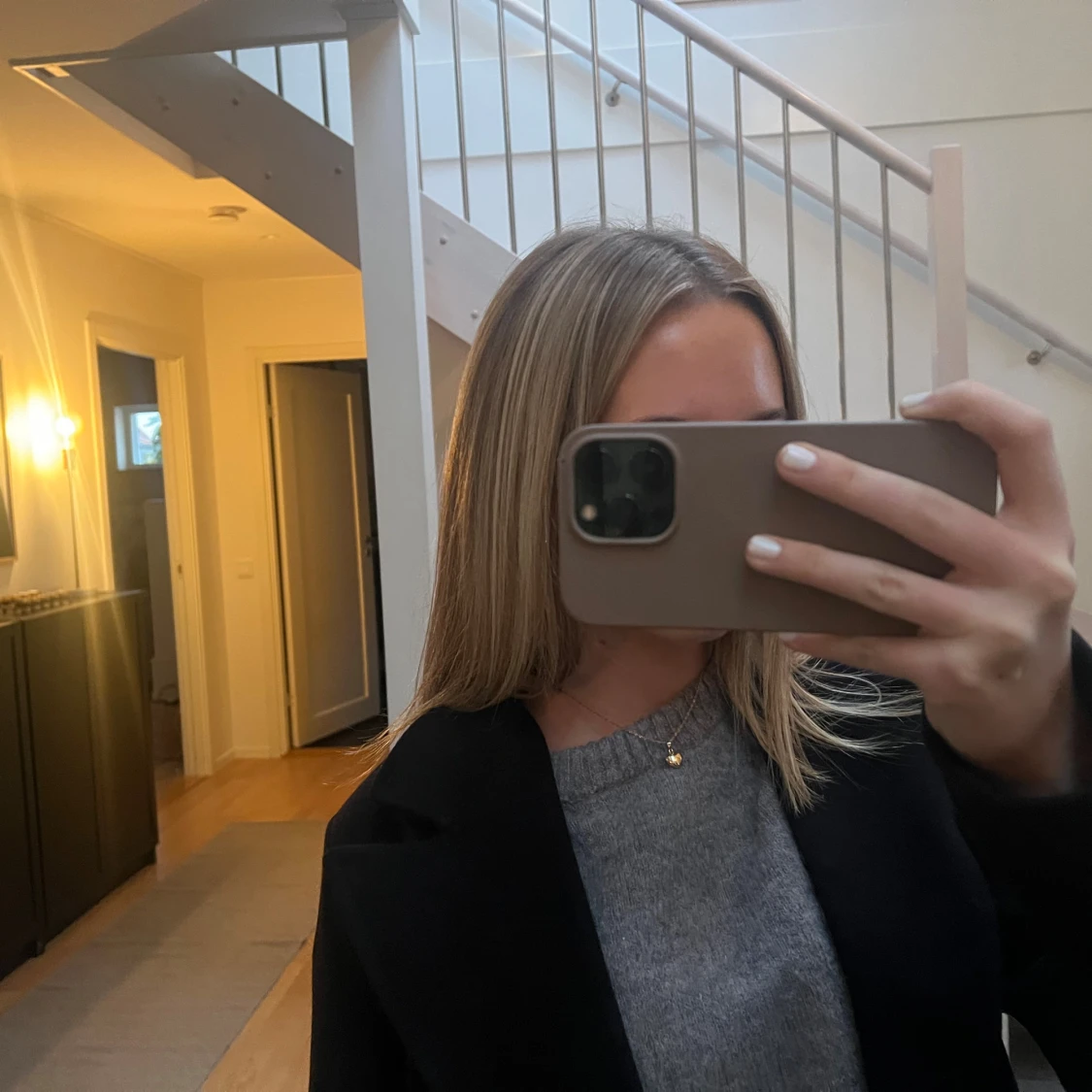 Svart lång kappa - 1