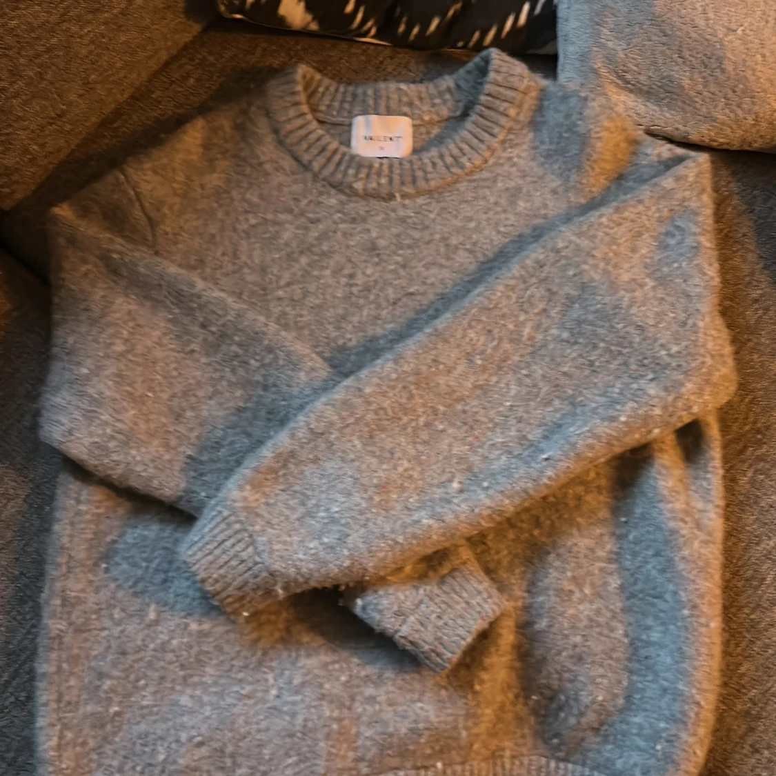 Grå stickad tröja från Vailent