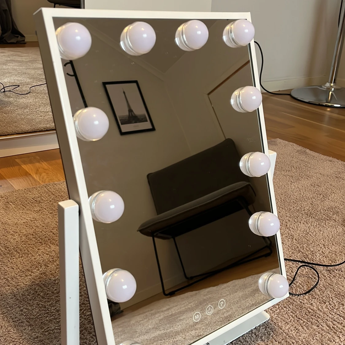 Sminkspegel med LED-belysning och touchkontroll