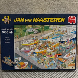 Pussel - Pussel från Jan Van Haasteren i bra skick. Kan saknas några bitar. 