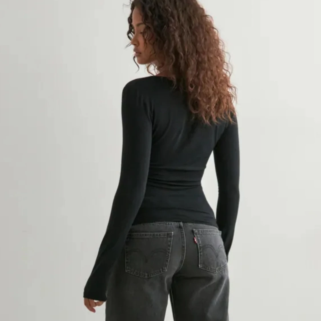 Svart omlottopp med v-ringning - 2