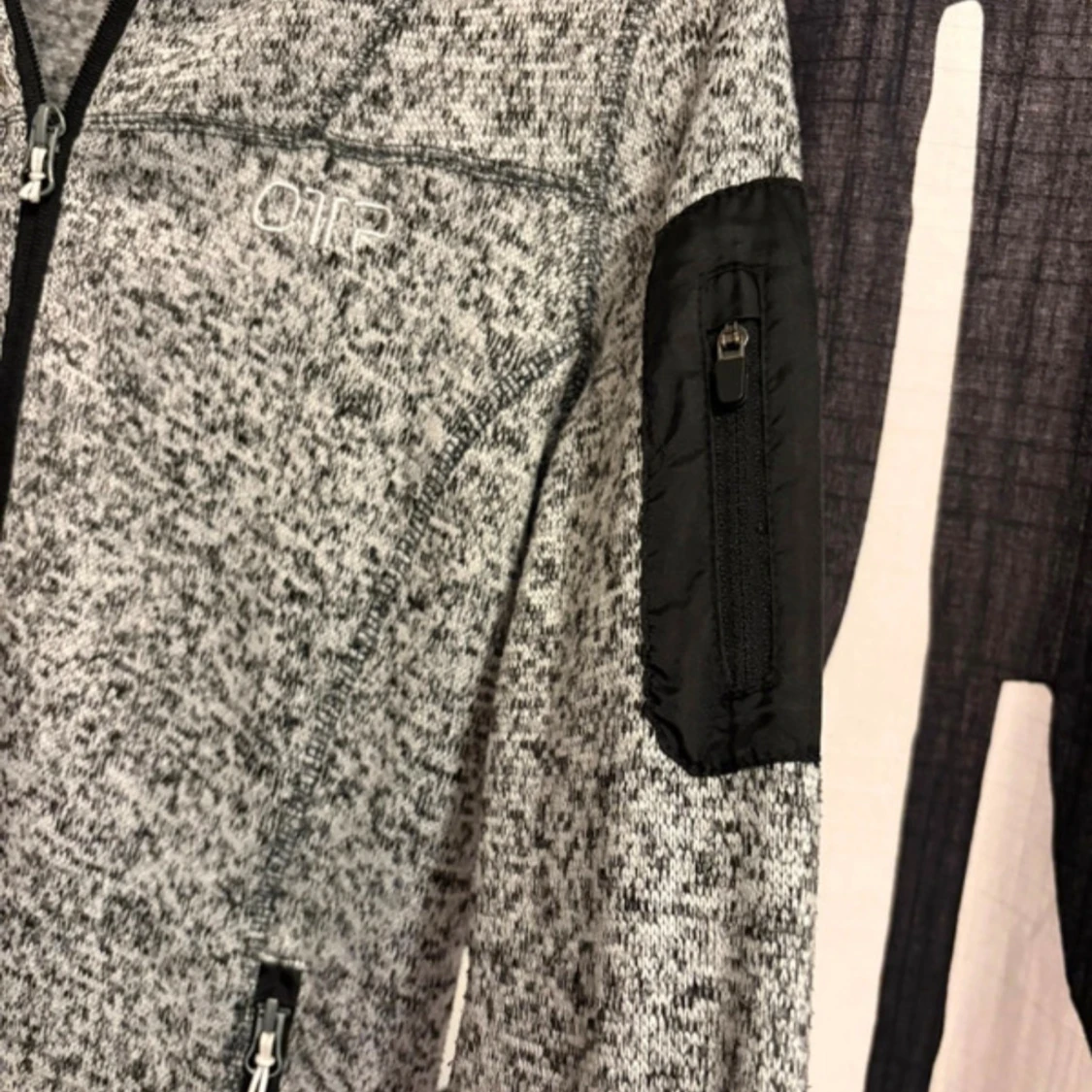 Grå fleecetröja med huva från OTP - 3