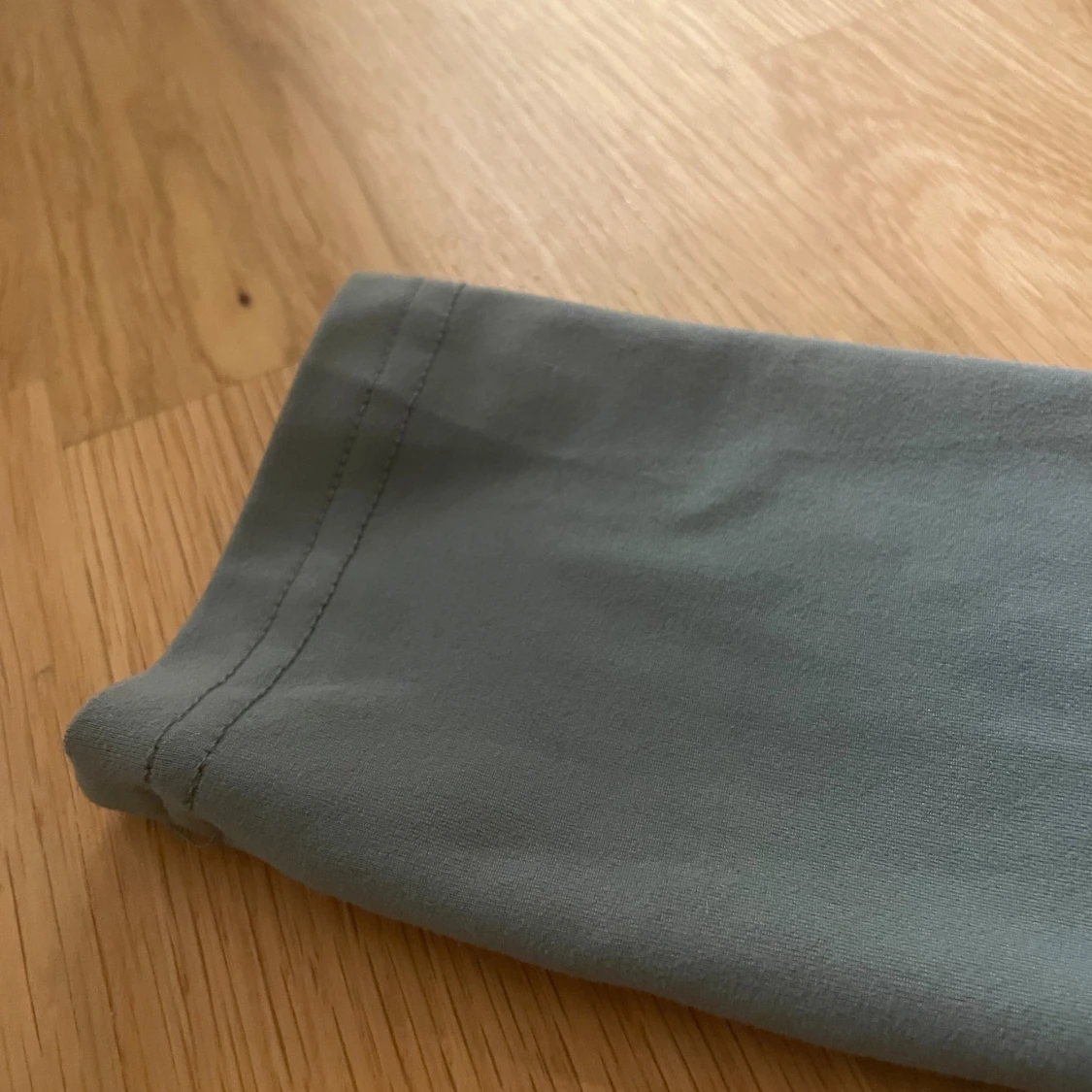 Ljusgrön långärmad topp - 2