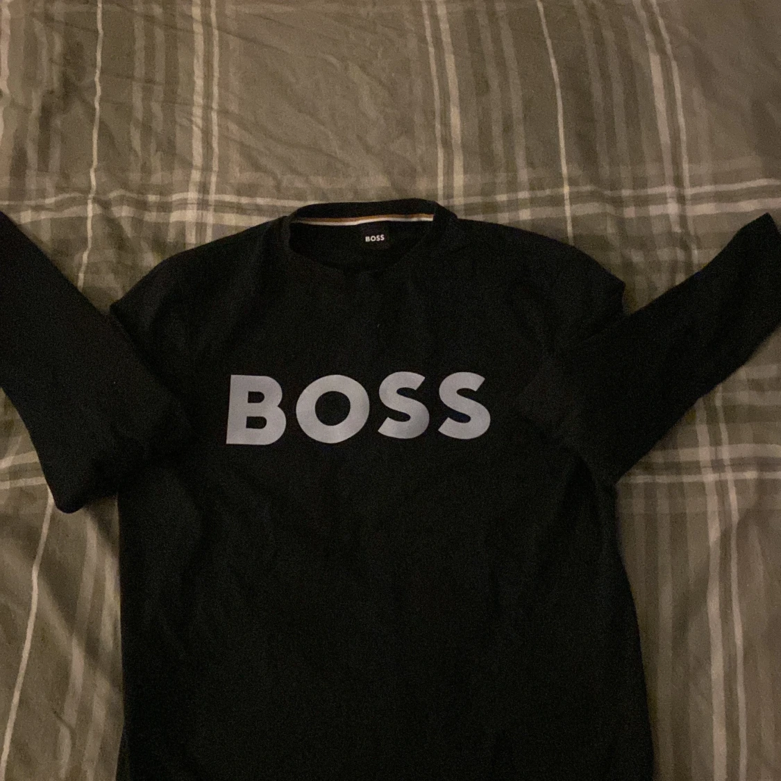 Svart långärmad tröja från BOSS - 1