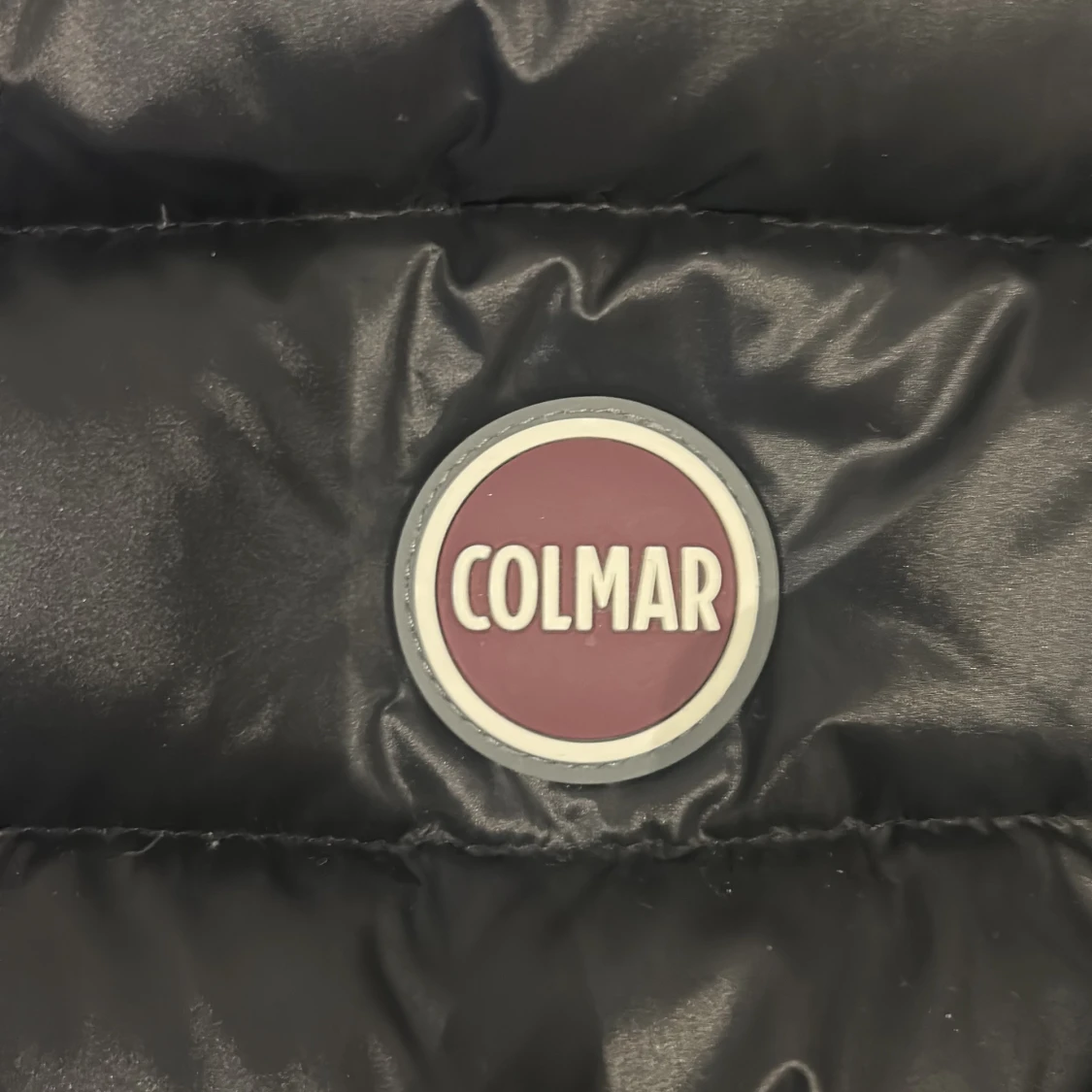 Svart dunväst från Colmar med huva - 1