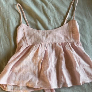 Rosa söt topp - Köpt från Nelly för 250kr, helt ny endast testad