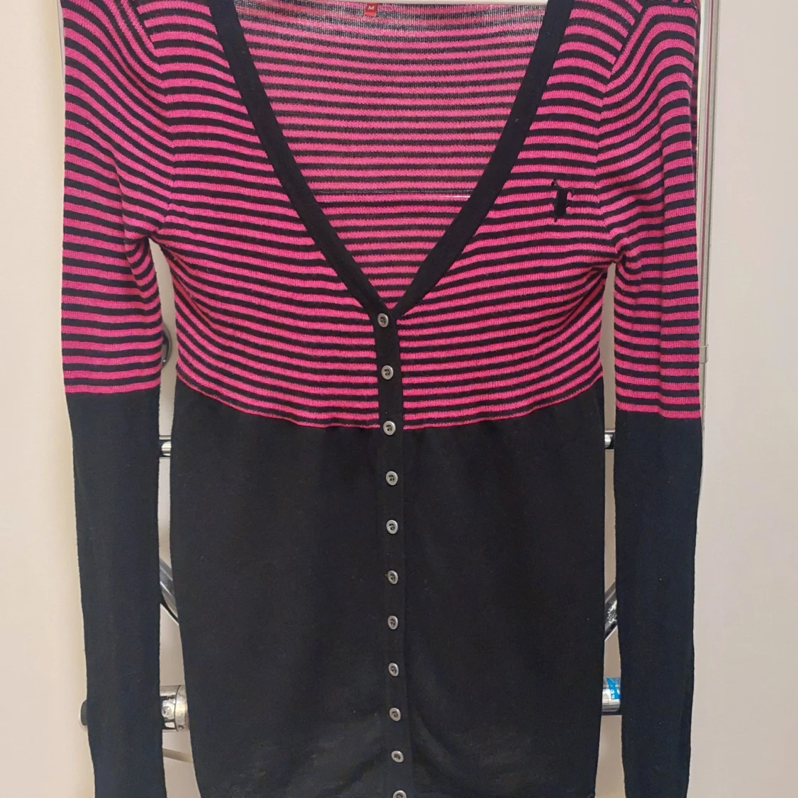 Randig kofta från ONLY, svart/rosa