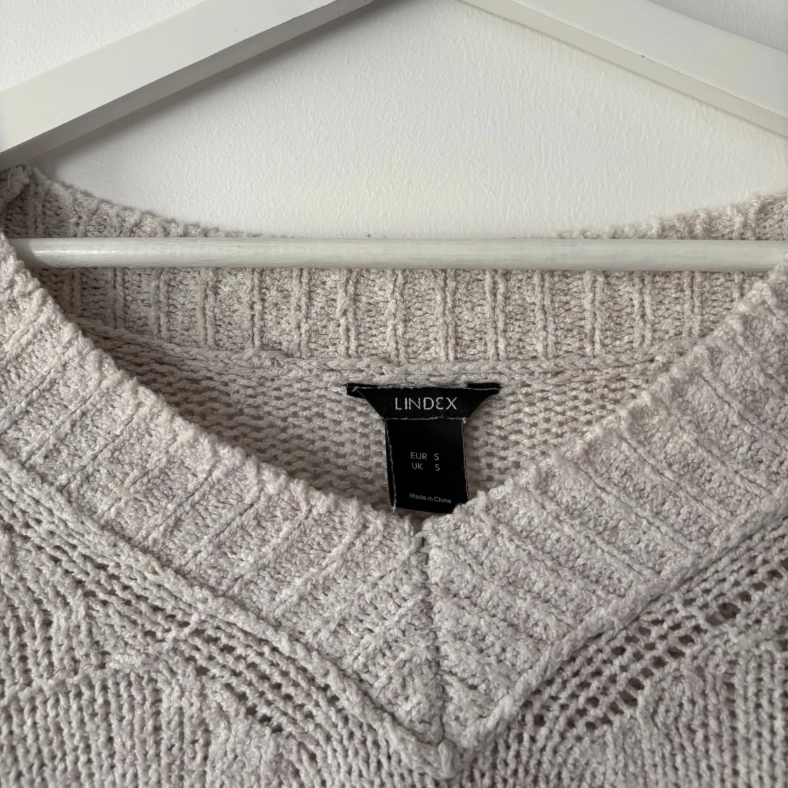 Beige stickad tröja från Lindex - 1