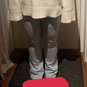 Weekday jeans  - Super snygga men kommer inte till användning, de sitter super fint och är lite strechiga men inte så att de ramlar ner när man har på sig dem. Inga defekter och använda fåtal gånger❤️ köpte ifrån cheap monday på Weekdays hemsida. De är lowrise och bootcut.