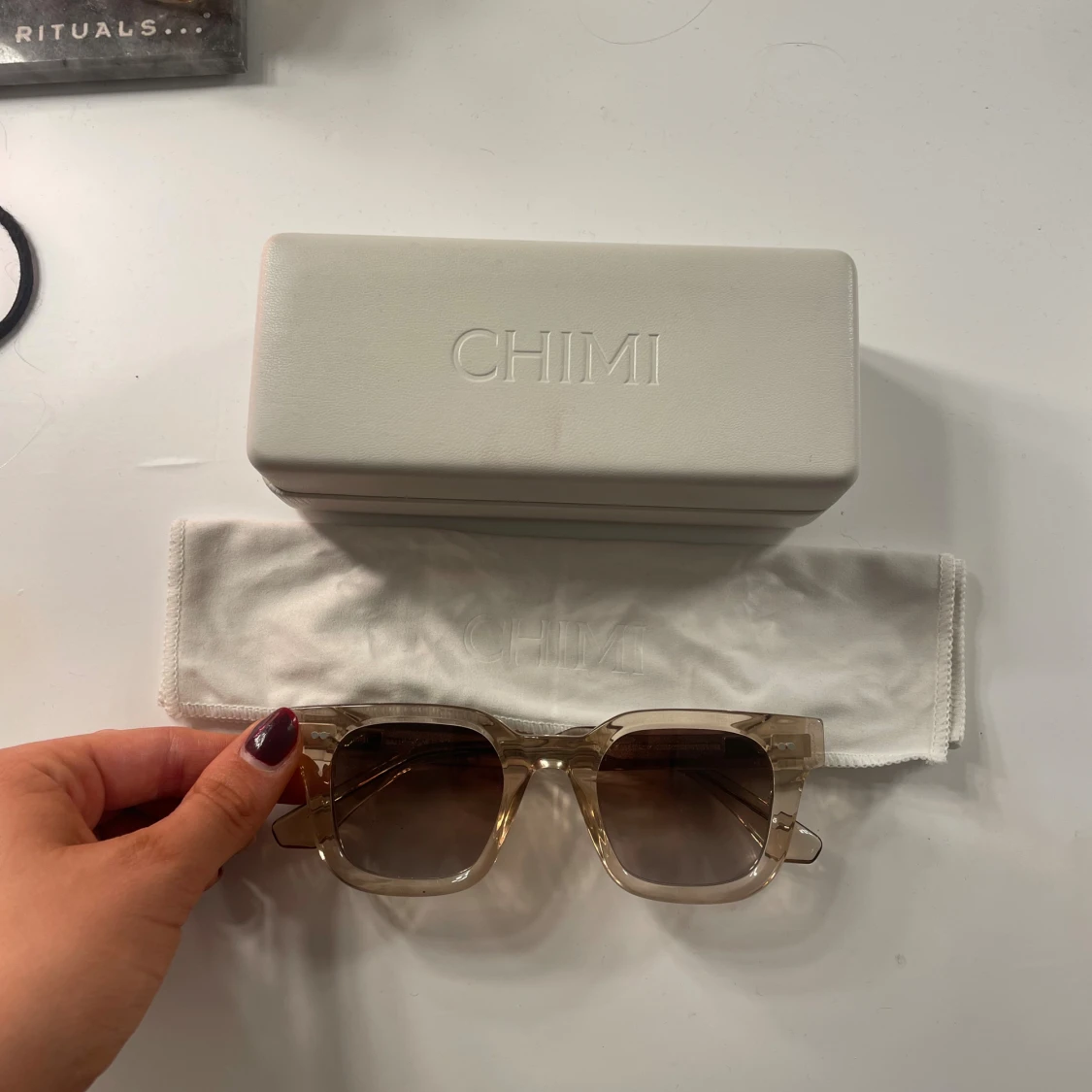 Beige CHIMI solglasögon i fyrkantig modell - 1