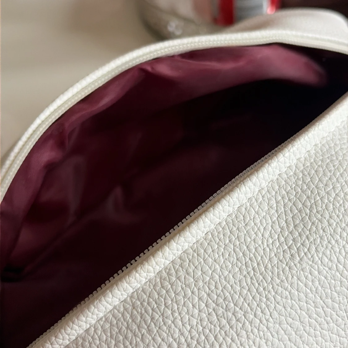 Vit necessär från Rebecca Stella - 2