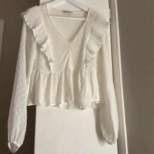 Vit volang blus  - Super fin volang blus ⭐️⭐️