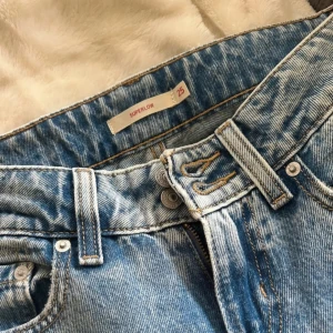 Levi’s superlow  - Levis superlow i w25. Nästan aldrig använda då dom är lite för små för mig. 