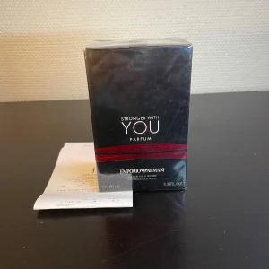 Emporio Armani Stronger With You - Helt ny 100 ml parfym, kvitto finns, pris går o diskuteras Paketerpris går och fixa för köp av fler parfymer