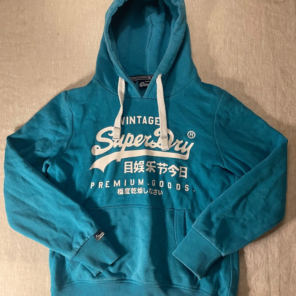 Turkos Superdry hoodie med tryck