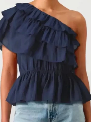 Marinblå volangig oneshoulder topp - Lägger ut igen för fri frakt 