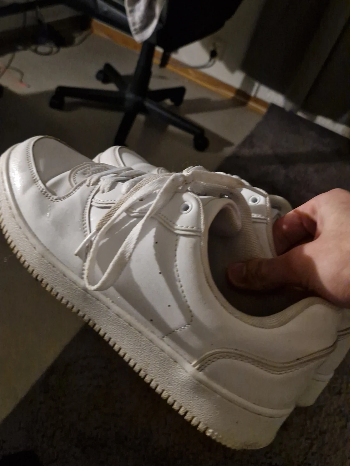 Vita låga sneakers med snörning